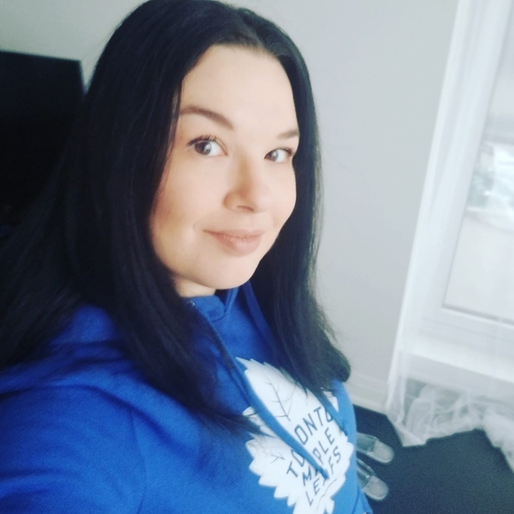 Meet your Posher, Stephanie - Picture 1 of 1